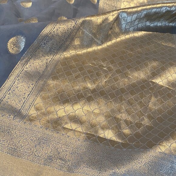 Soft Banarasi Saree in Dusty Gray with Rich Zari Border & Pallu - Picture 3 of 16